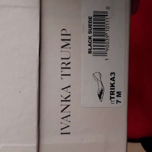 NIB Ivanka Trump 'Trika' D'Orsay Flats, 7 US - Picture 8 of 8